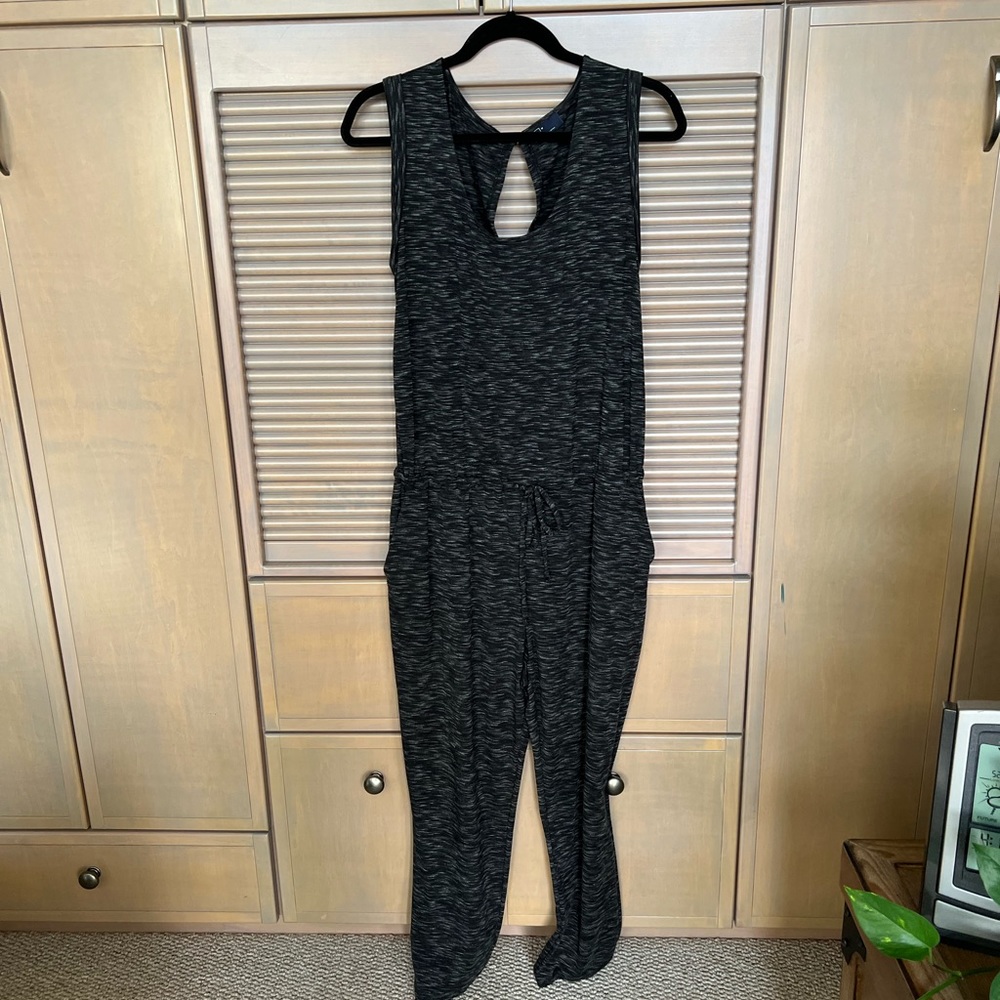 Keyhole Jumpsuit - Picture 2 of 4